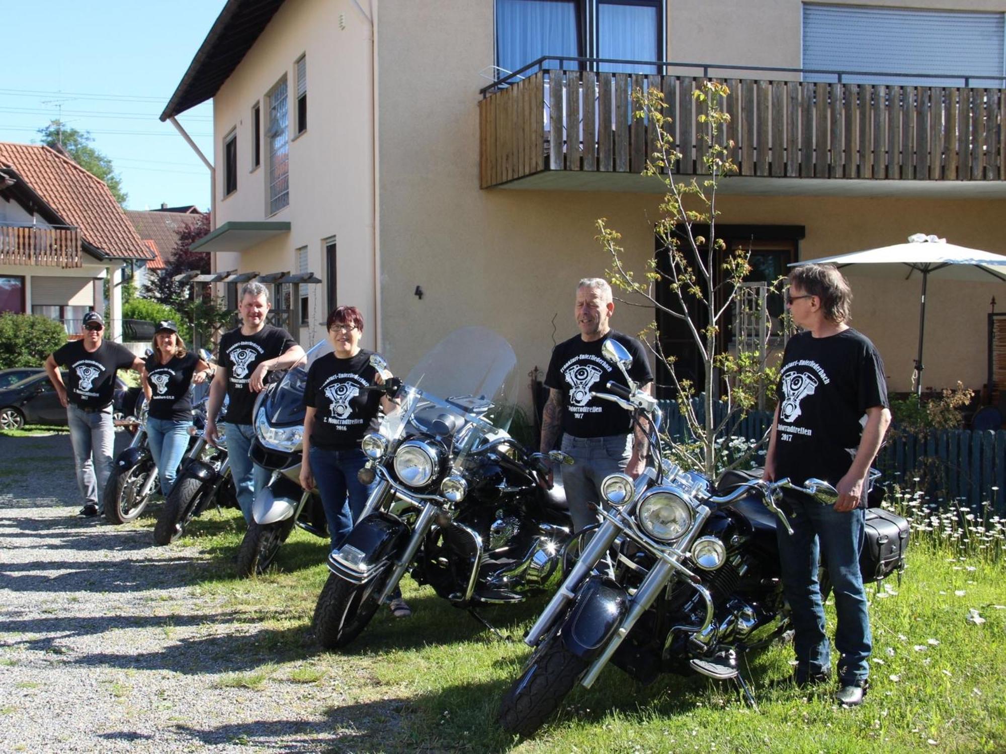 Vronis Ferienwohnungen Muhlingen エクステリア 写真